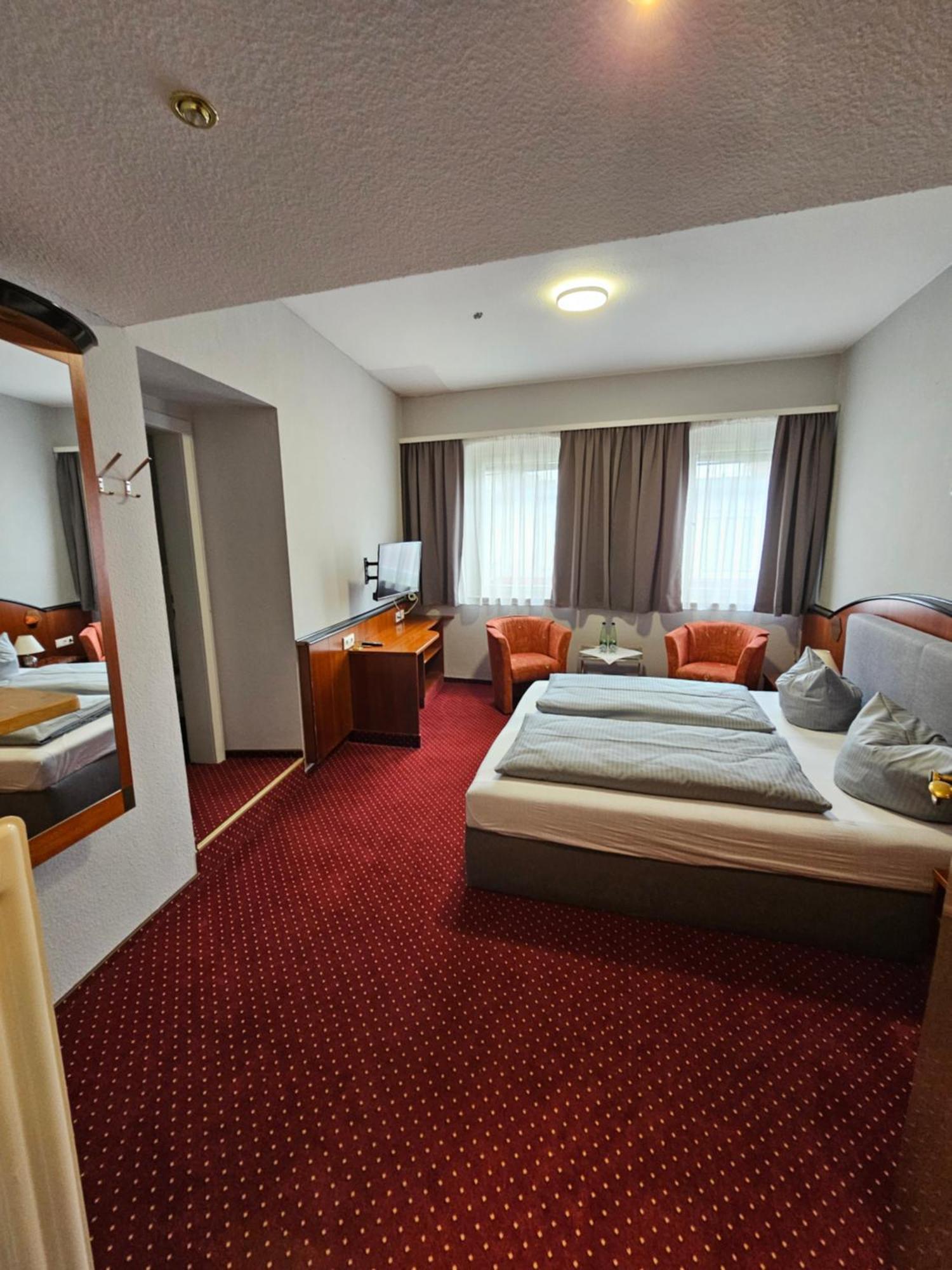 & Restaurant Krone Hotel