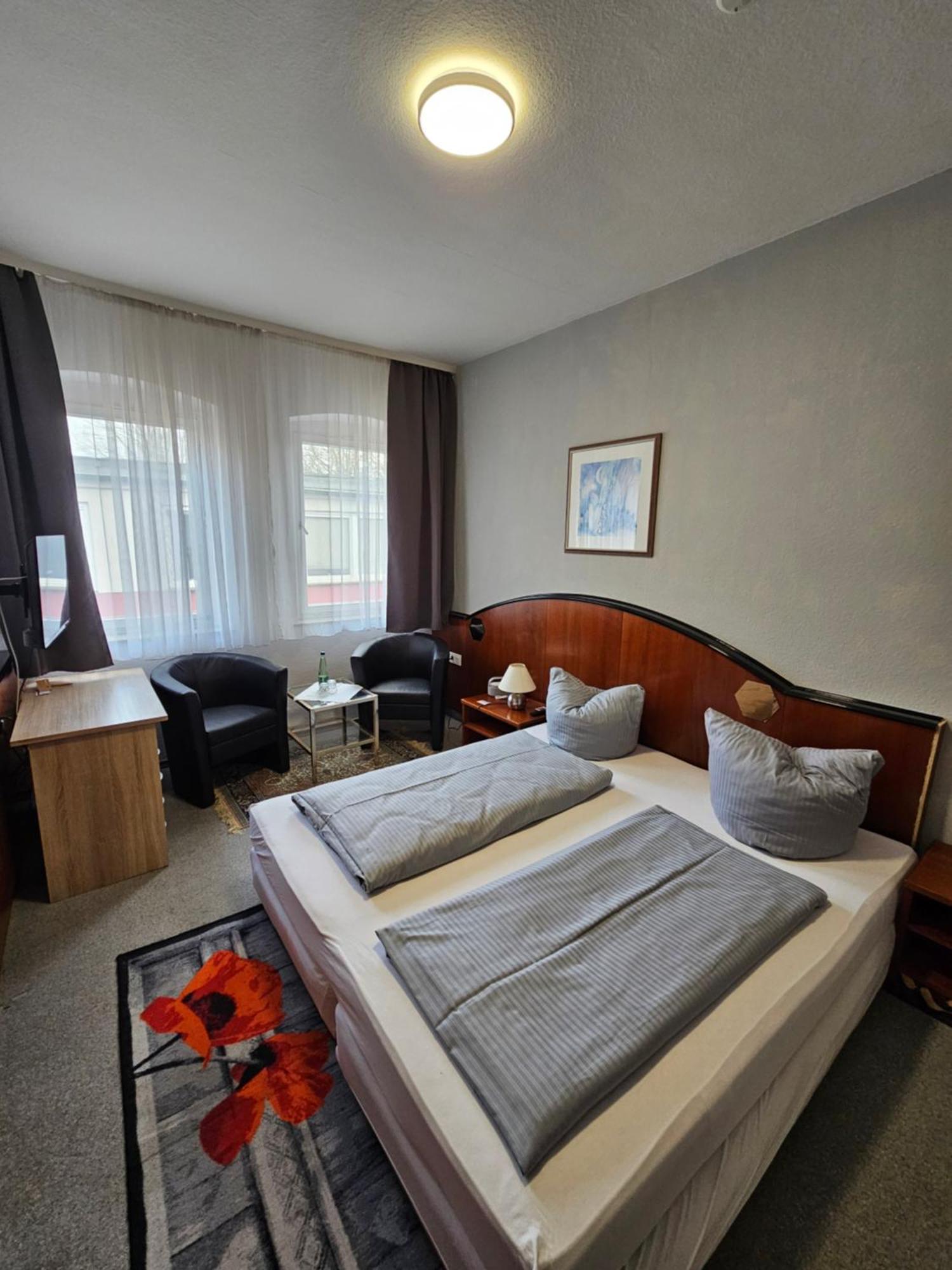 & Restaurant Krone * Rehau