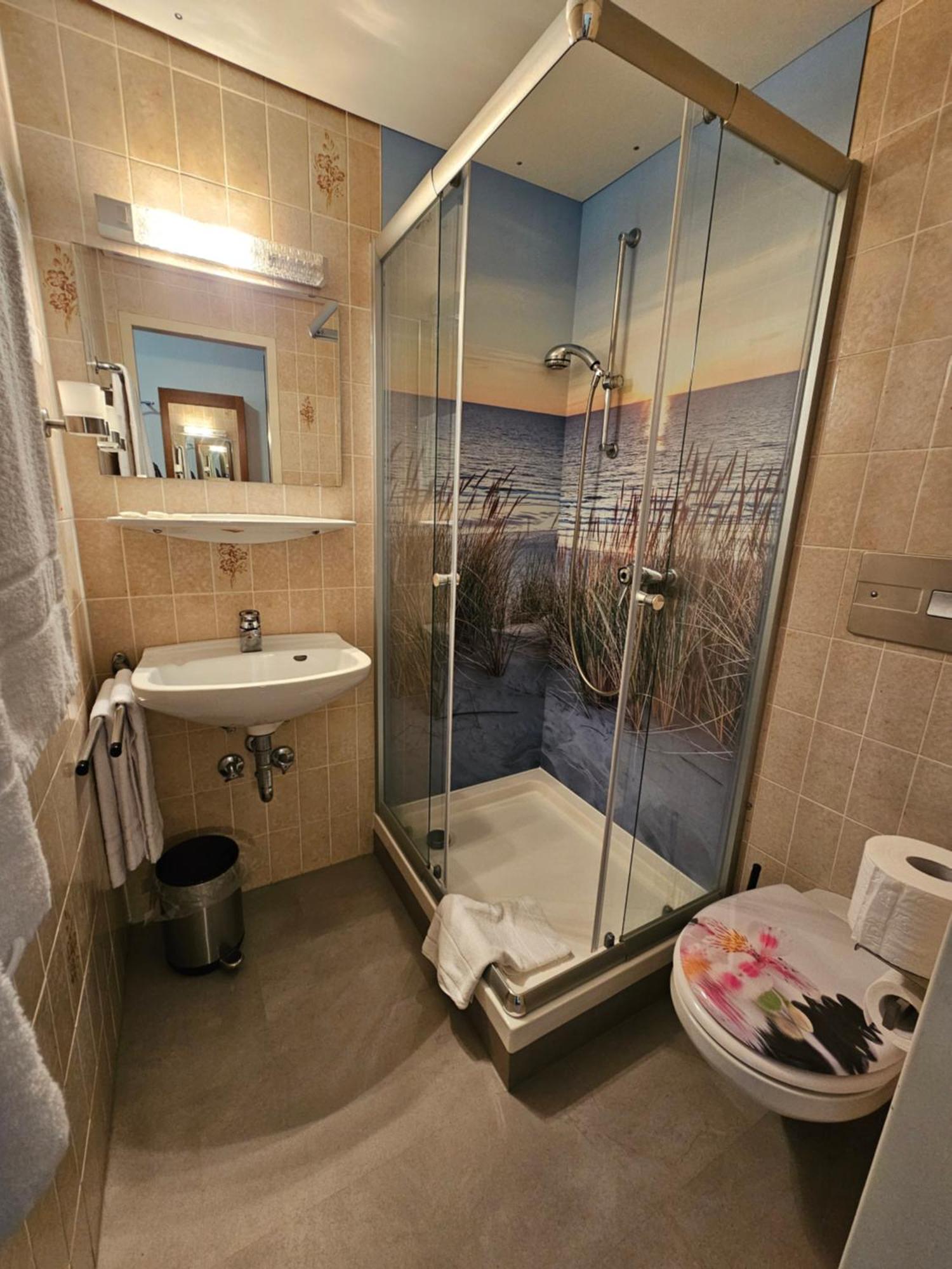 & Restaurant Krone Hotel *