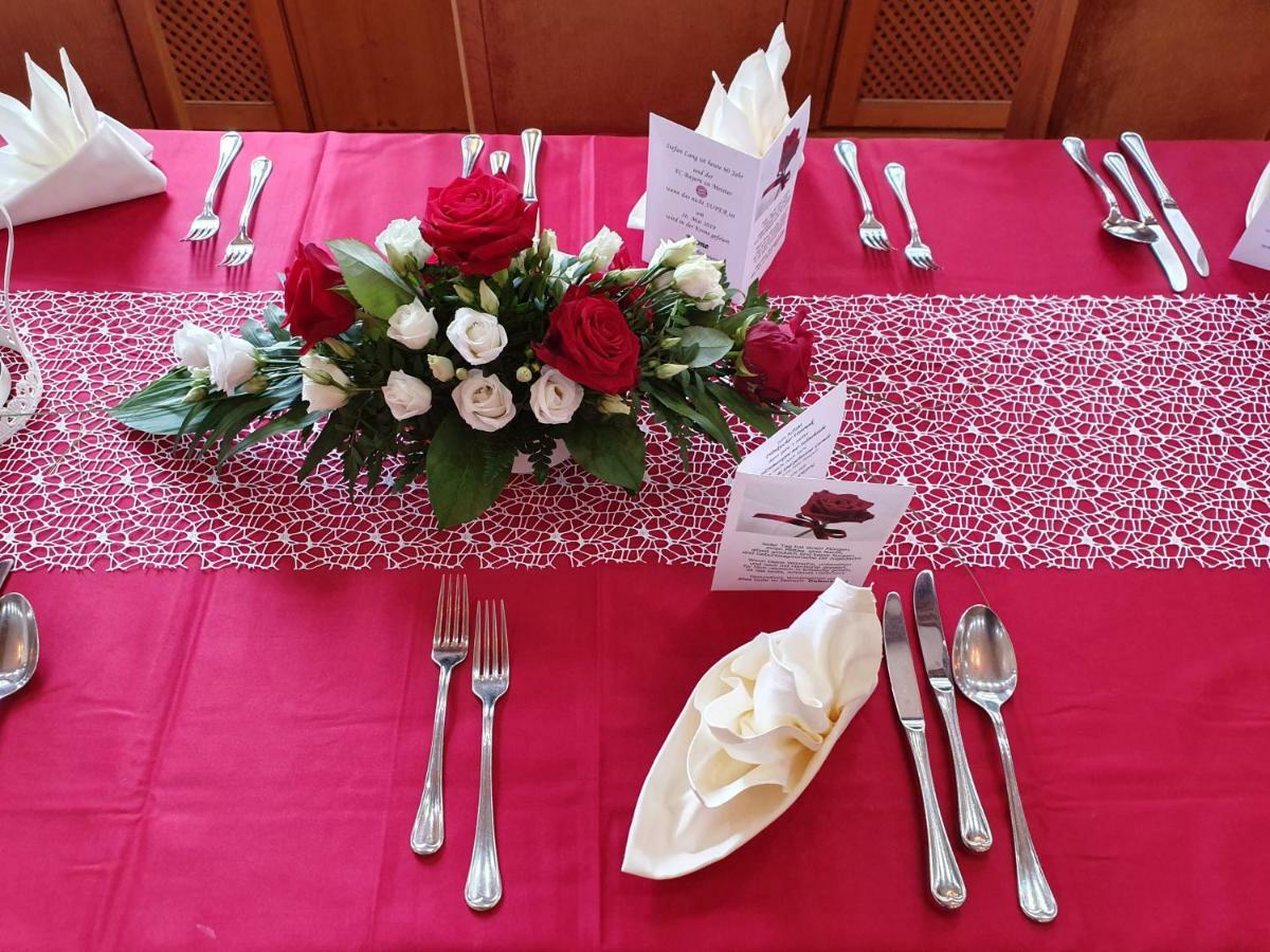& Restaurant Krone Rehau